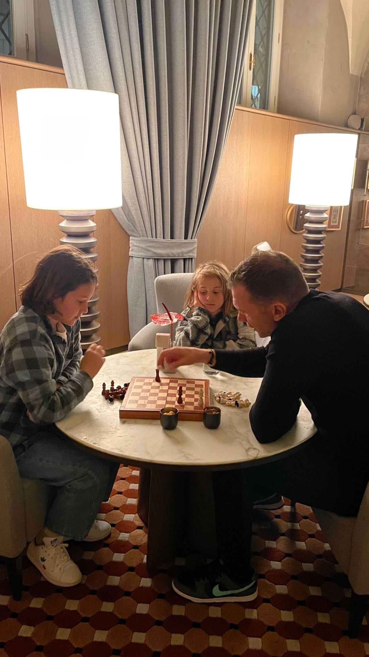 "მილანი მათი მეორე მშობლიური ქალაქია" - ანუკი არეშიძე იტალიიდან ოჯახურ ფოტოებს ავრცელებს