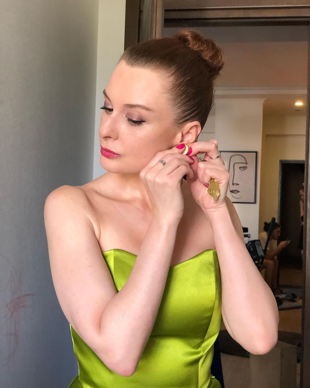 "აი, რა არის სილამაზე" - ნინო გაჩეჩილაძის ახალი ფოტოები გადასაღები მოედნიდან